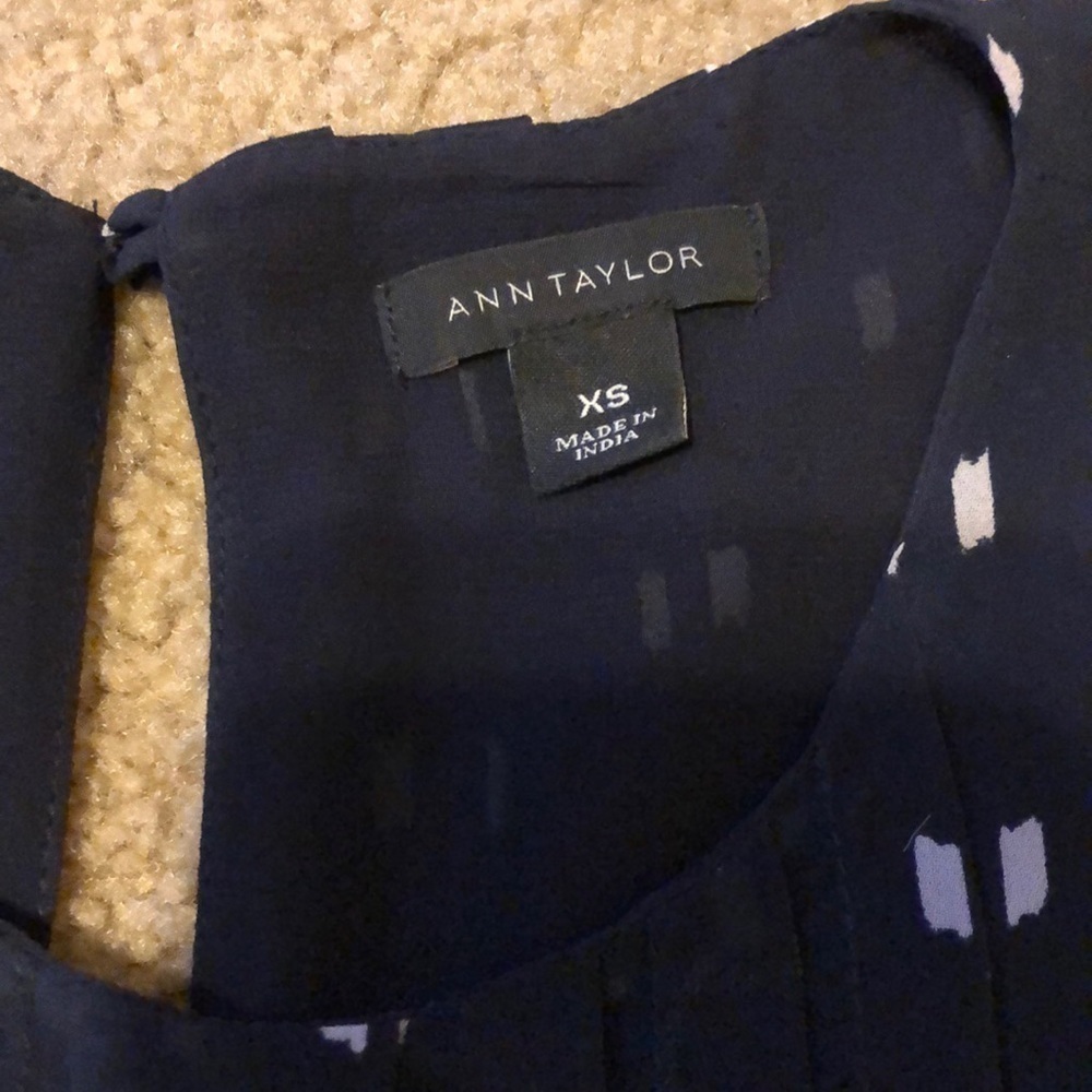 Banana Republic Sleeveless blouse XS - Picture 3 of 5
